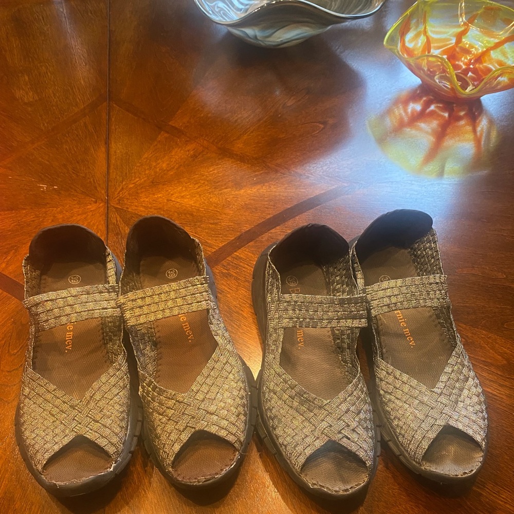 BV Mev sandals